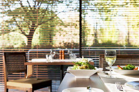 Crowne Plaza Canberra - Sunshine Coast Tourism 6