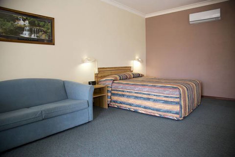 Cumberland Motor Inn - Holiday Sunshine Coast 1