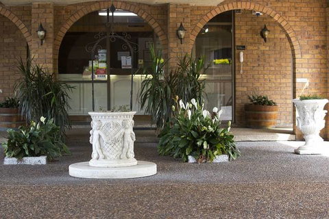 Cumberland Motor Inn - Holiday Sunshine Coast 6