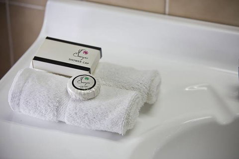 Cumberland Motor Inn - Holiday Sunshine Coast 7