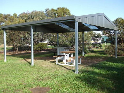 Cummins Community Caravan Park - Sunshine Coast Tourism 1