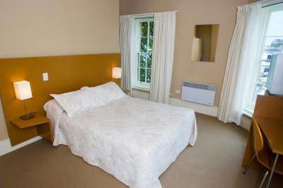Customs House Waterfront Hotel - Sunshine Coast Tourism 0