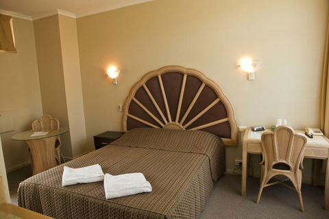 Dawson Motor Inn - Sunshine Coast Tourism 1