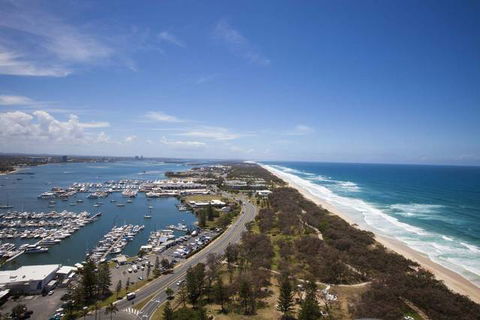 De Ville Apartments Main Beach - Sunshine Coast Tourism 2
