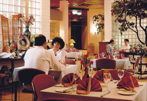 Desert Cave Hotel - Sunshine Coast Tourism 0