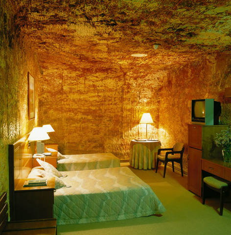 Desert Cave Hotel - Sunshine Coast Tourism 3