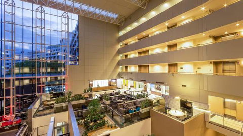 Crowne Plaza Canberra - Sunshine Coast Tourism 9