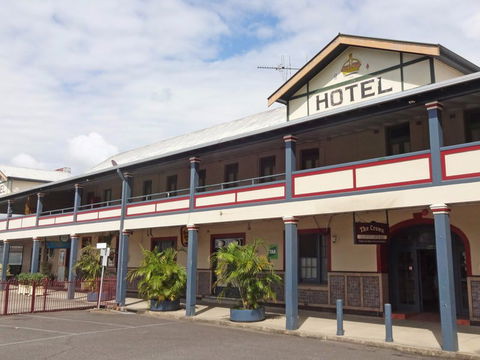 Crown Hotel Motel - Sunshine Coast Tourism 3