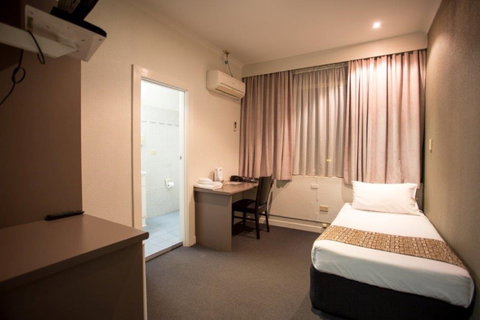 Diplomat Motel - Sunshine Coast Tourism 1