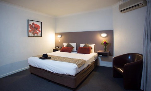 Diplomat Motel - Sunshine Coast Tourism 3