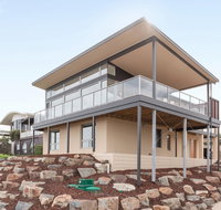 Neighbour Avenue - Sunshine Coast Tourism