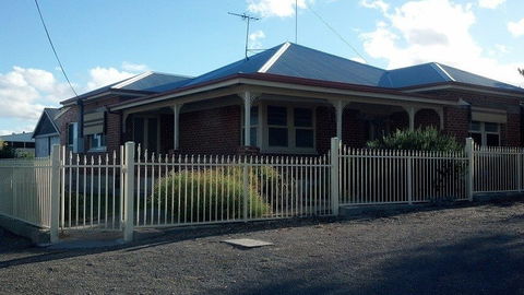 Alby's - Holiday Sunshine Coast 0
