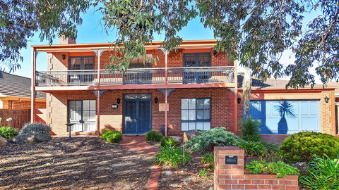 All Seasons Lakefront Getaway - Holiday Sunshine Coast 0