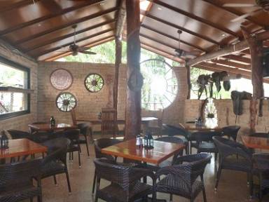 Lazy Lizard Tavern & Caravan Park - Holiday Sunshine Coast 6