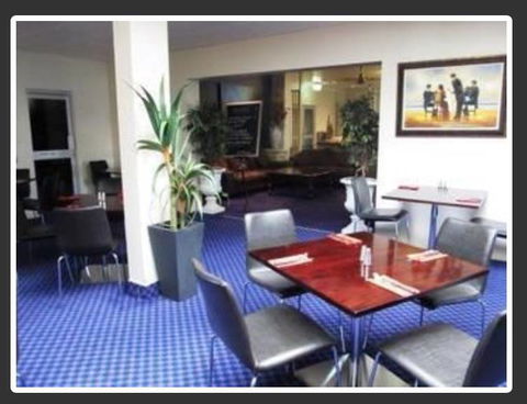 SunPalms Hotel Motel - Holiday Sunshine Coast 3