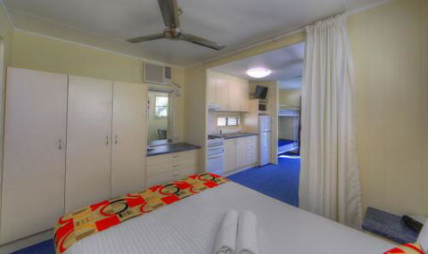 Alex Beach Cabins & Tourist Park - Holiday Sunshine Coast 1