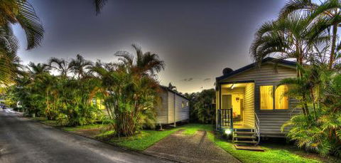 Alex Beach Cabins & Tourist Park - Holiday Sunshine Coast 2