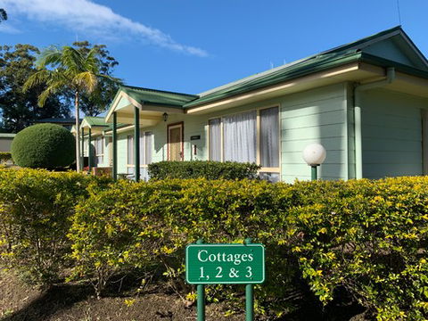 Obadiah Country Cottages - Holiday Sunshine Coast 3