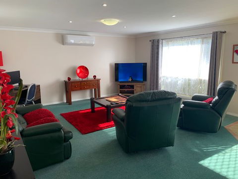 Obadiah Country Cottages - Holiday Sunshine Coast 4