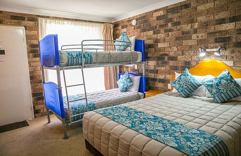 Gosford Palm Motor Inn  - Holiday Sunshine Coast 2