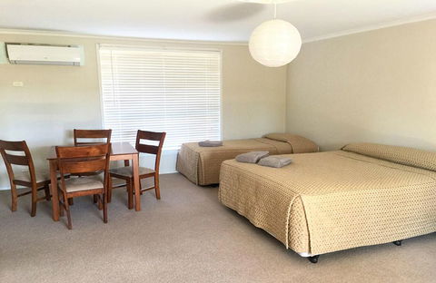 Gosford Palm Motor Inn  - Holiday Sunshine Coast 4