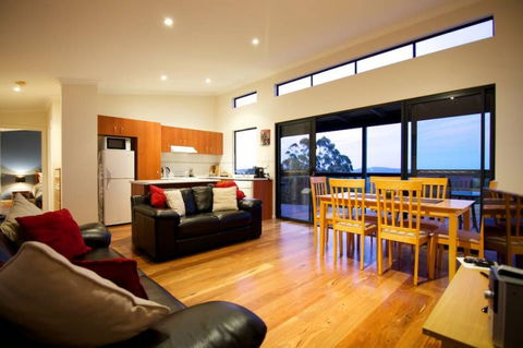 Karrak Reach Forest Retreat - Sunshine Coast Tourism 5