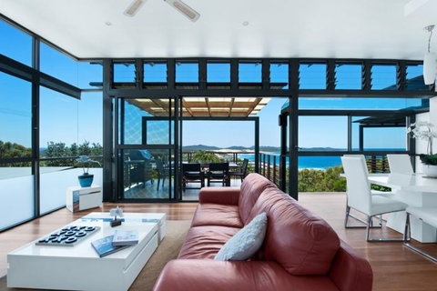 One Mile Retreat - Holiday Sunshine Coast 1