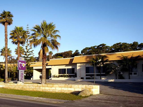 Dog Rock Motel - Sunshine Coast Tourism 0