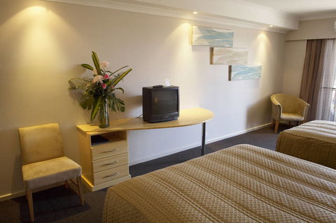 Dog Rock Motel - Sunshine Coast Tourism 1