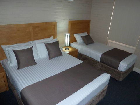 Dongara Hotel Motel - Sunshine Coast Tourism 0