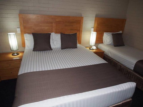 Dongara Hotel Motel - Sunshine Coast Tourism 2