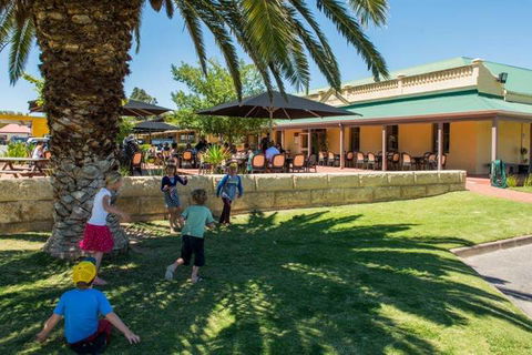 Dongara Hotel Motel - Sunshine Coast Tourism 8