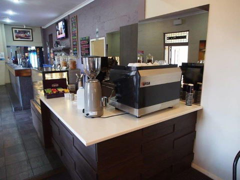 Dongara Hotel Motel - Sunshine Coast Tourism 9