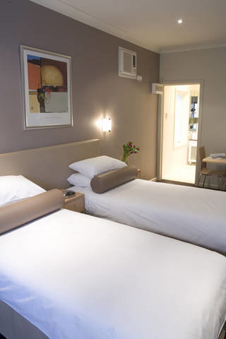 Easystay Studio Apartments - Sunshine Coast Tourism 1