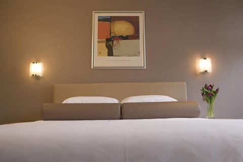 Easystay Studio Apartments - Sunshine Coast Tourism 0