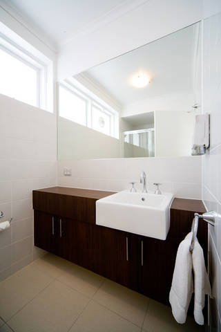 Easystay Studio Apartments - Sunshine Coast Tourism 3