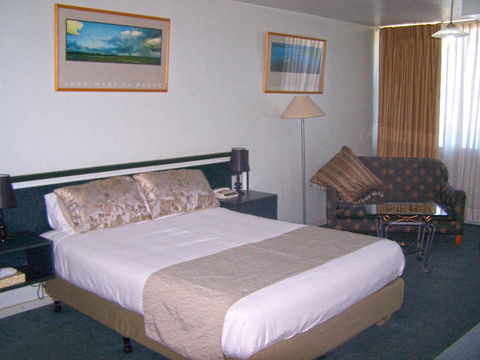 Econo Lodge Griffith Motor Inn - Sunshine Coast Tourism 2