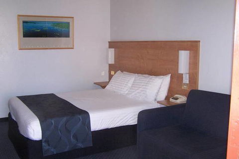 Econo Lodge Griffith Motor Inn - Sunshine Coast Tourism 4
