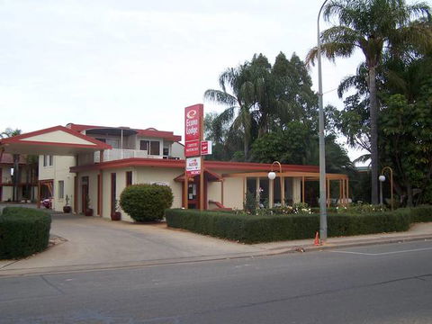 Econo Lodge Griffith Motor Inn - Sunshine Coast Tourism 7