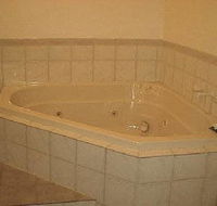 Elizabeth Motor Inn - Holiday Sunshine Coast
