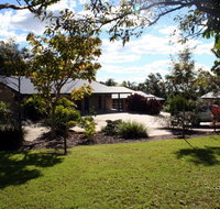 Emeraldene Inn  Eco-Lodge - Holiday Sunshine Coast