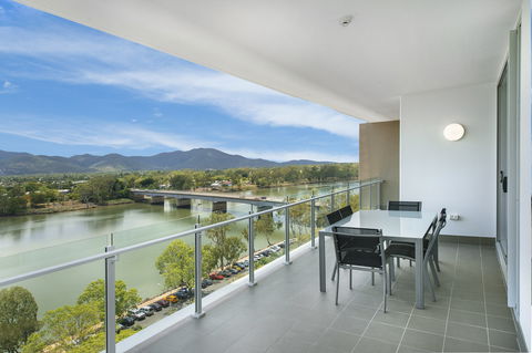Empire Apartment Hotel - Sunshine Coast Tourism 0
