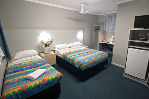 Flinders Motel - Holiday Sunshine Coast 3
