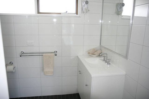 Frankston Motel - Sunshine Coast Tourism 1