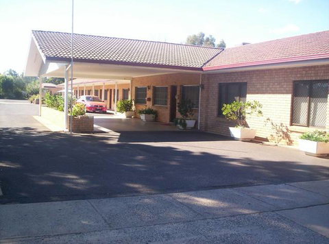 Gilgandra Motel - Sunshine Coast Tourism 0