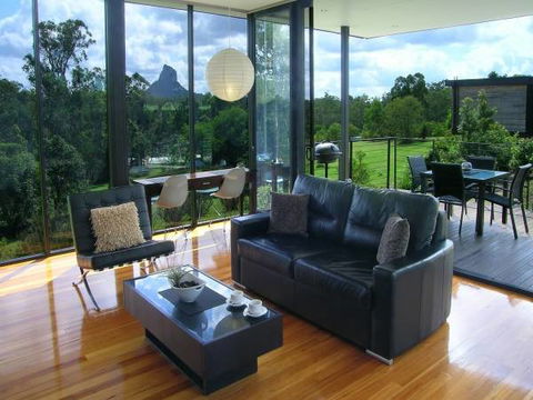 Glass On Glasshouse - Holiday Sunshine Coast 1