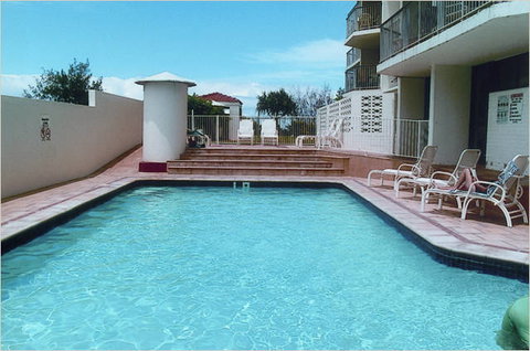 Golden Sands On Main Beach - Holiday Sunshine Coast 2