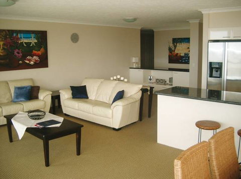 Golden Sands On Main Beach - Holiday Sunshine Coast 4