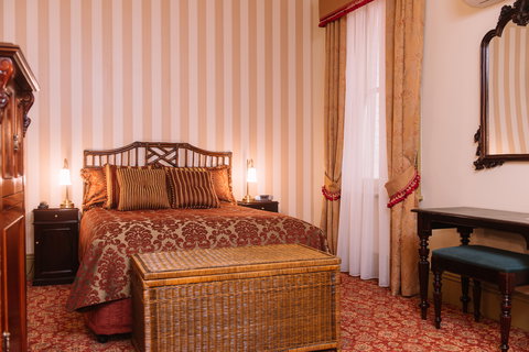 Hadley's Orient Hotel - Sunshine Coast Tourism 7