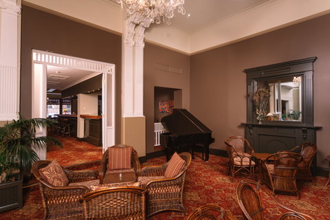 Hadley's Orient Hotel - Sunshine Coast Tourism 9